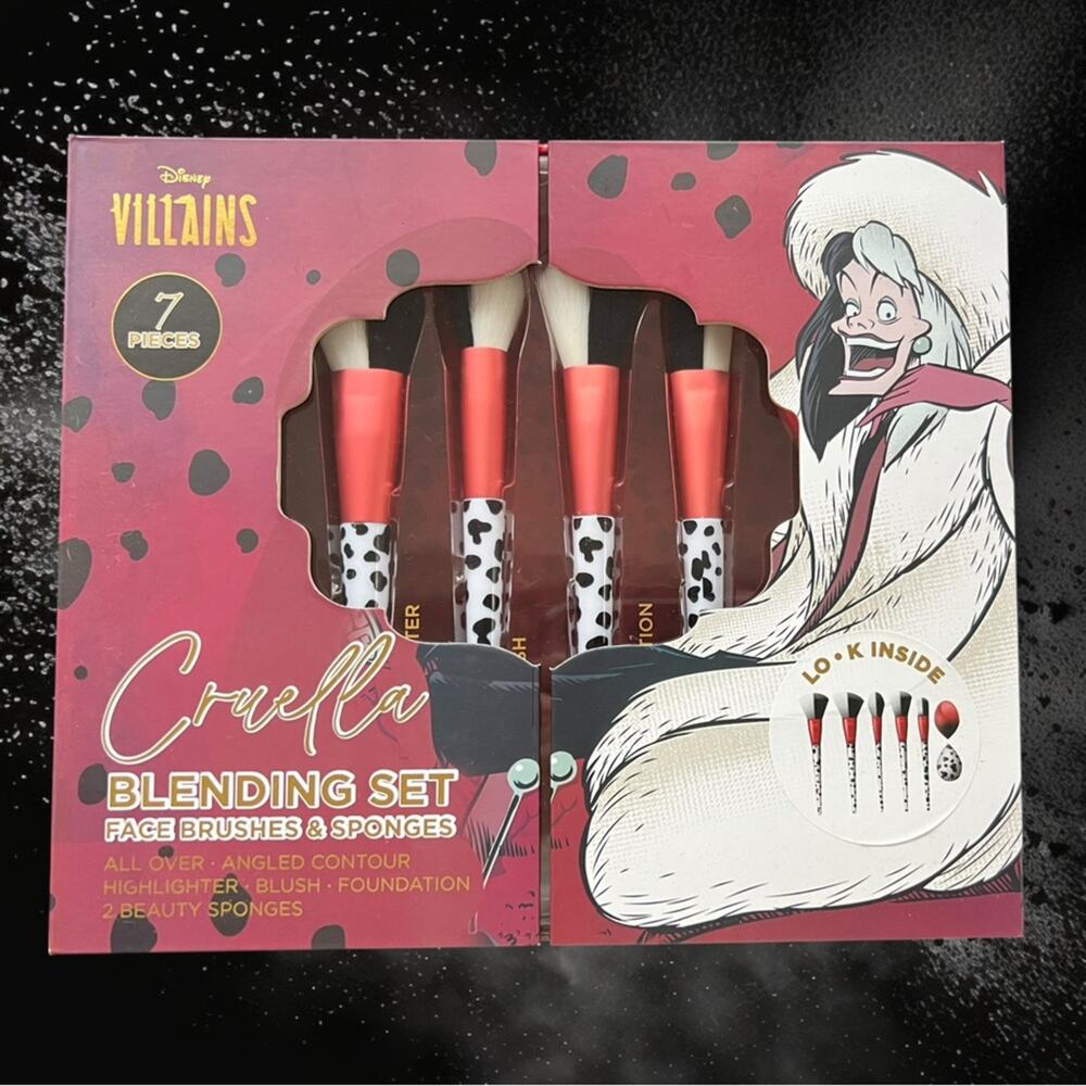 Disney Villains Cruella Makeup Brush Set Beauty Blender Sponges NIB Gift